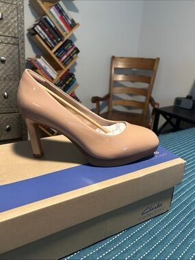 CLARKS COLLECTION AMBYR 2 BRALEY PATENT LEATHER NUDE PUMP 9.5 NWT